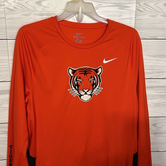 Size XXL Nike Shirt - Picture 2 of 6
